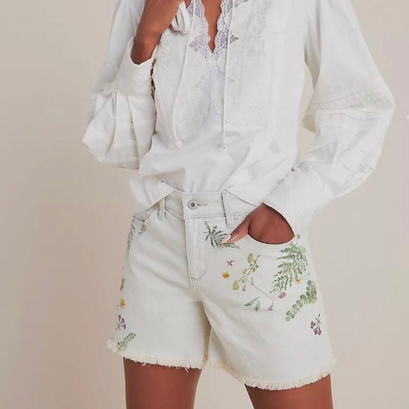 Anthropologie Pants - PILCRO FLORISE FLORAL LIGTH DENIM SHORTS